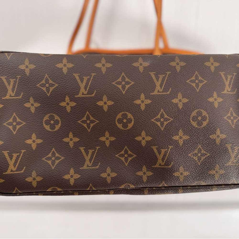 Louis Vuitton Monogram Neverfull MM - Picture 11 of 15